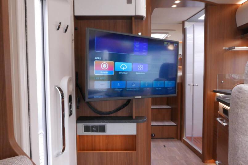 Hymer BMC-I 680 Crystal Zilver Hymer  BMC-I 680 Crystal Zilver 9G AUTOMAAT 177PK, 5 zitplaatsen, Mercedes Benz 28