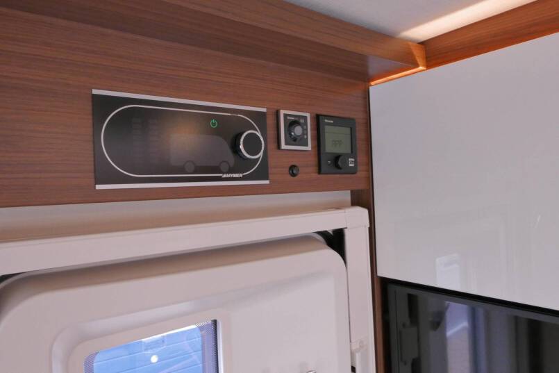Hymer BMC-I 680 Crystal Zilver Hymer  BMC-I 680 Crystal Zilver 9G AUTOMAAT 177PK, 5 zitplaatsen, Mercedes Benz 29