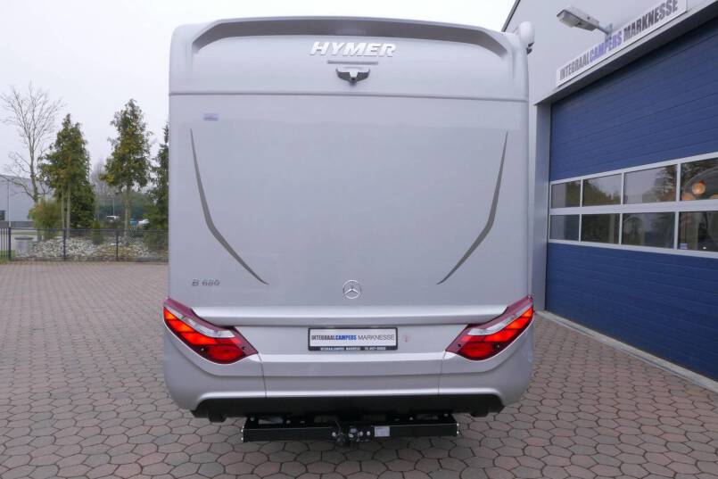 Hymer BMC-I 680 Crystal Zilver Hymer  BMC-I 680 Crystal Zilver 9G AUTOMAAT 177PK, 5 zitplaatsen, Mercedes Benz 3