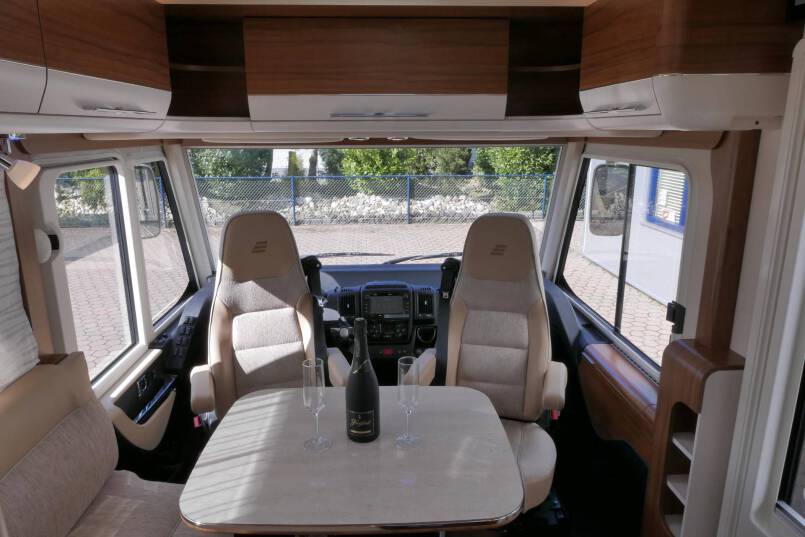 Hymer B 588 DynamicLine 180 pk, AUTOMAAT, Bovenkastjes, levelsysteem, 4.750 km 24