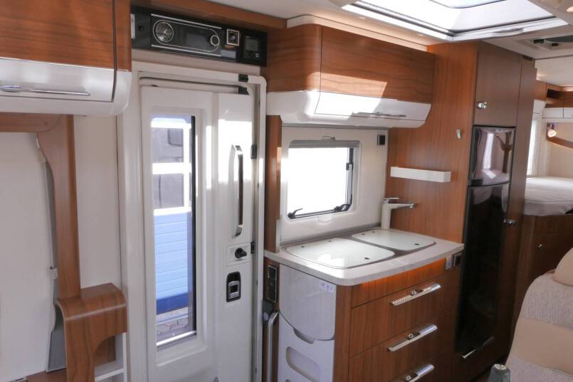 Hymer B 588 DynamicLine 180 pk, AUTOMAAT, Bovenkastjes, levelsysteem, 4.750 km 33