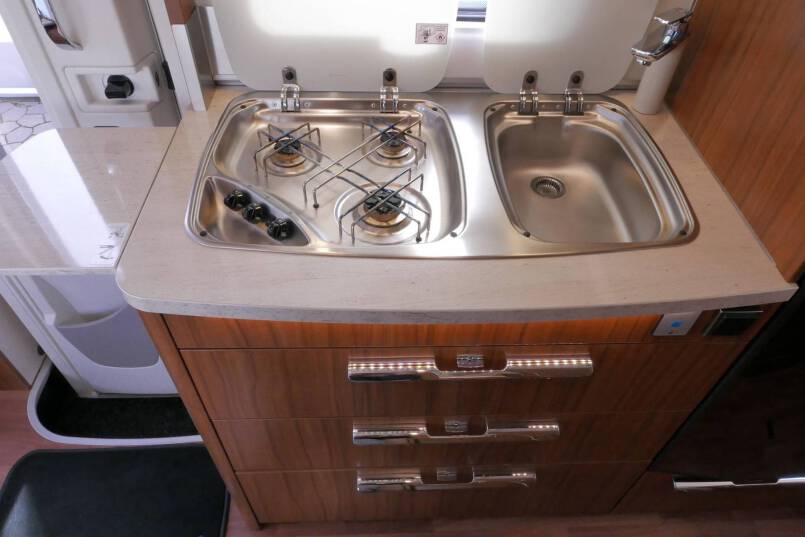 Hymer B 588 DynamicLine 180 pk, AUTOMAAT, Bovenkastjes, levelsysteem, 4.750 km 35