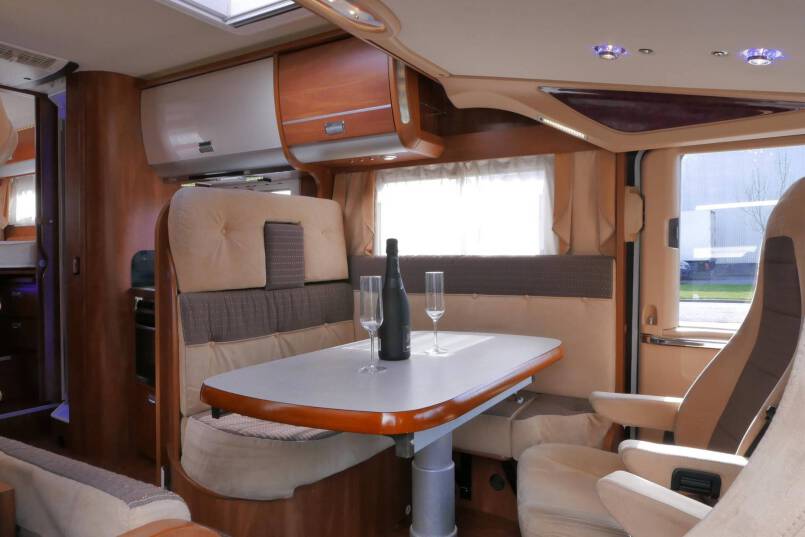Laika kreos 7009 3.0 177 PK, enkele bedden, vol optie 25