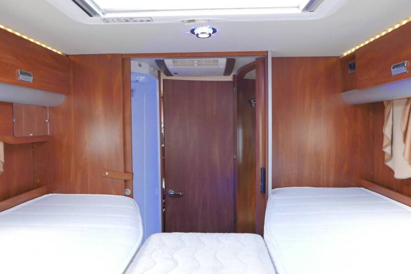 Laika kreos 7009 3.0 177 PK, enkele bedden, vol optie 44