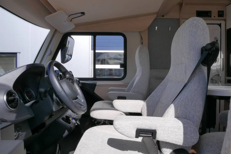 Hymer BMC-I 680 Hymer  BMC-I 680 9G AUTOMAAT 177PK, LEVELSYSTEEM, Mercedes Benz 14