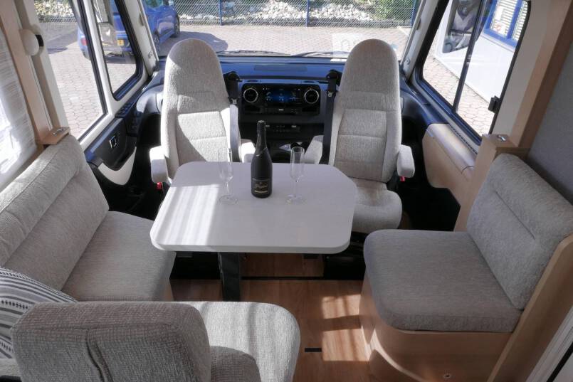 Hymer BMC-I 680 Hymer  BMC-I 680 9G AUTOMAAT 177PK, LEVELSYSTEEM, Mercedes Benz 18