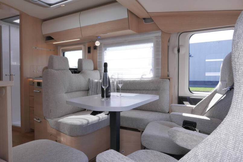 Hymer BMC-I 680 Hymer  BMC-I 680 9G AUTOMAAT 177PK, LEVELSYSTEEM, Mercedes Benz 21