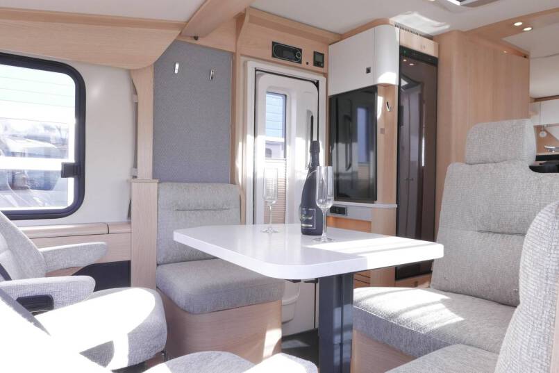 Hymer BMC-I 680 Hymer  BMC-I 680 9G AUTOMAAT 177PK, LEVELSYSTEEM, Mercedes Benz 22
