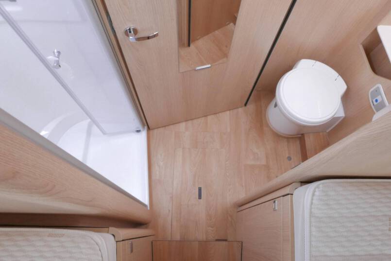 Hymer BMC-I 680 Hymer  BMC-I 680 9G AUTOMAAT 177PK, LEVELSYSTEEM, Mercedes Benz 32