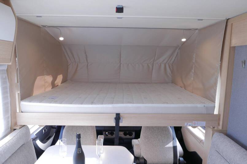 Hymer BMC-I 680 Hymer  BMC-I 680 9G AUTOMAAT 177PK, LEVELSYSTEEM, Mercedes Benz 38