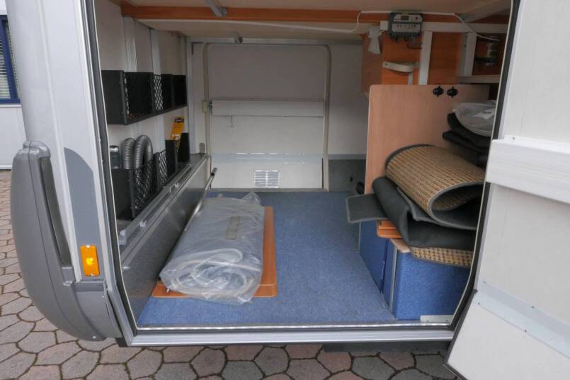 Hymer B 674 G Elegance Zilver AUTOMAAT, BOVENKASTJES, enkele bedden 9