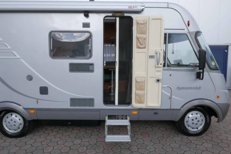Hymer B 674 G Elegance Zilver AUTOMAAT, BOVENKASTJES, enkele bedden 10