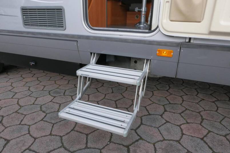 Hymer B 674 G Elegance Zilver AUTOMAAT, BOVENKASTJES, enkele bedden 11