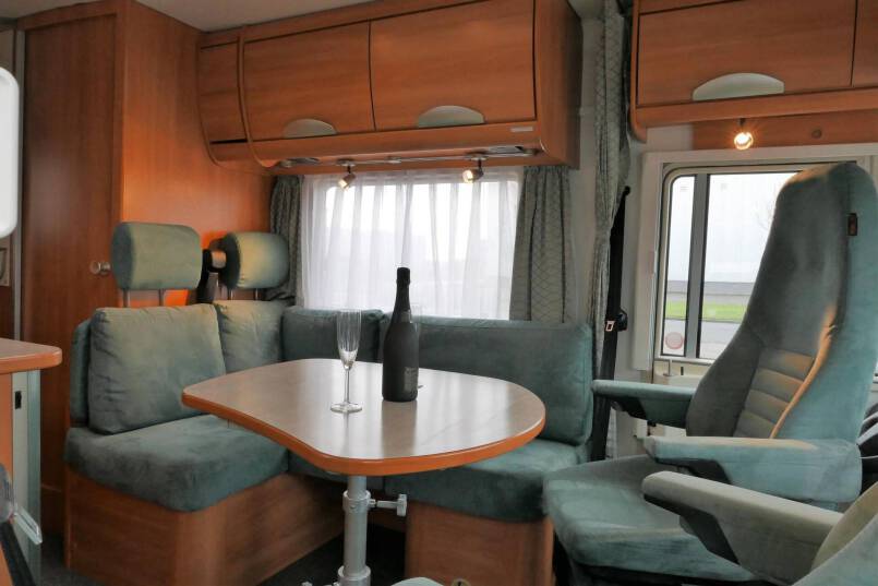 Hymer B 674 G Elegance Zilver AUTOMAAT, BOVENKASTJES, enkele bedden 20
