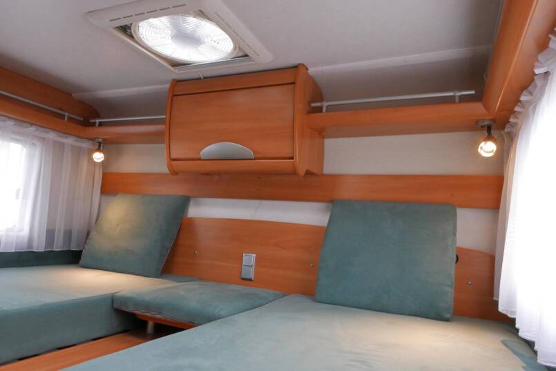 Hymer B 674 G Elegance Zilver AUTOMAAT, BOVENKASTJES, enkele bedden 27