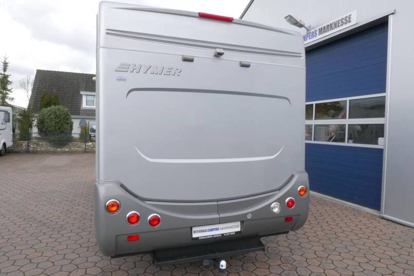 Hymer B 674 G Elegance Zilver AUTOMAAT, BOVENKASTJES, enkele bedden 3