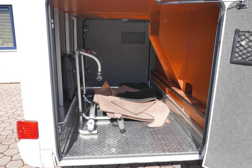 Hymer B 678 Hymer  B 678  AUTOMAAT 3.0 177pk, LEVELSYSTEEM, enkele bedden 9