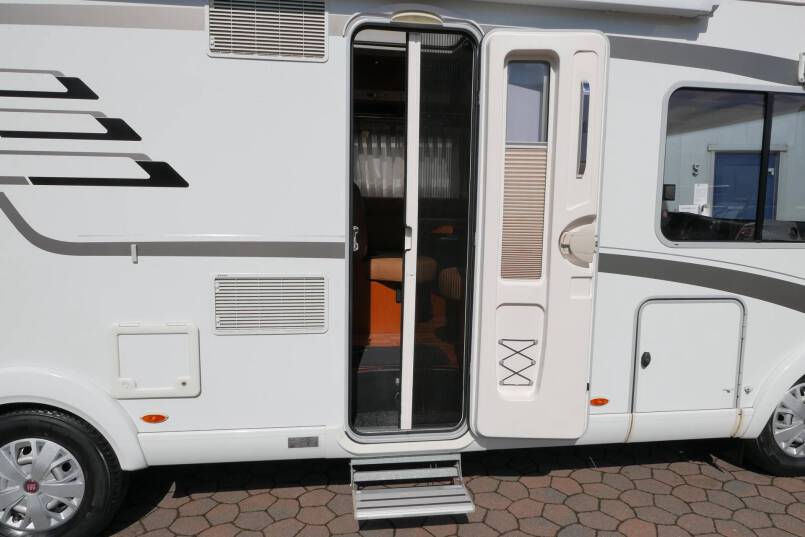 Hymer B 678 Hymer  B 678  AUTOMAAT 3.0 177pk, LEVELSYSTEEM, enkele bedden 11