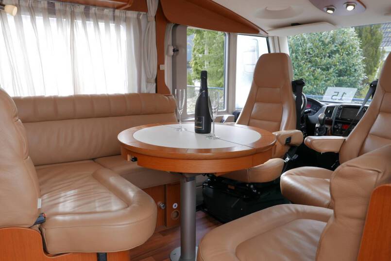 Hymer B 678 Hymer  B 678  AUTOMAAT 3.0 177pk, LEVELSYSTEEM, enkele bedden 18