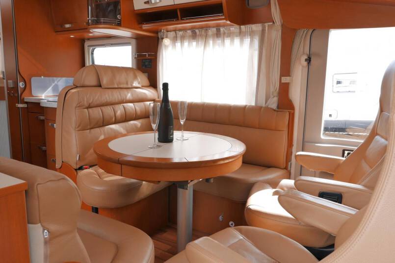 Hymer B 678 Hymer  B 678  AUTOMAAT 3.0 177pk, LEVELSYSTEEM, enkele bedden 19
