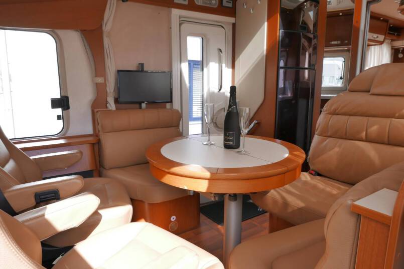 Hymer B 678 Hymer  B 678  AUTOMAAT 3.0 177pk, LEVELSYSTEEM, enkele bedden 20