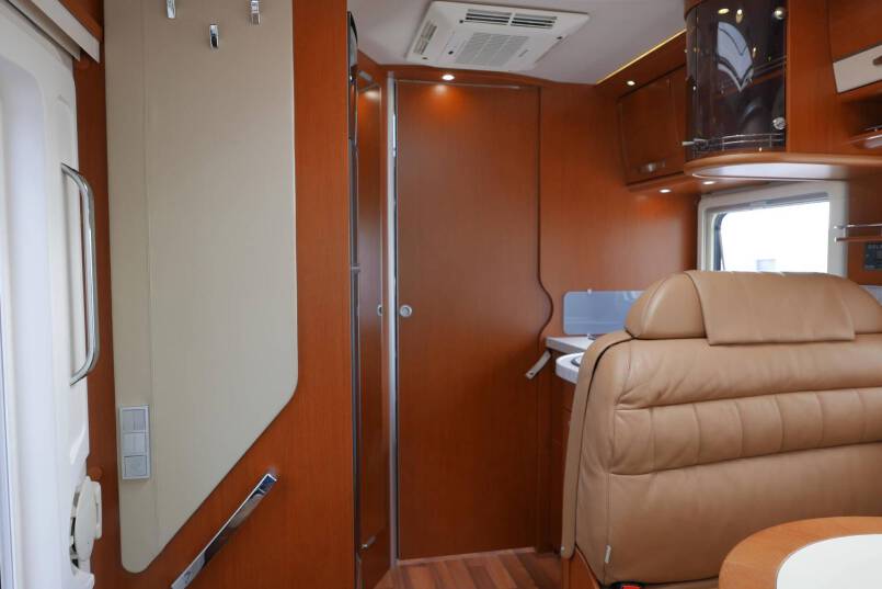 Hymer B 678 Hymer  B 678  AUTOMAAT 3.0 177pk, LEVELSYSTEEM, enkele bedden 26