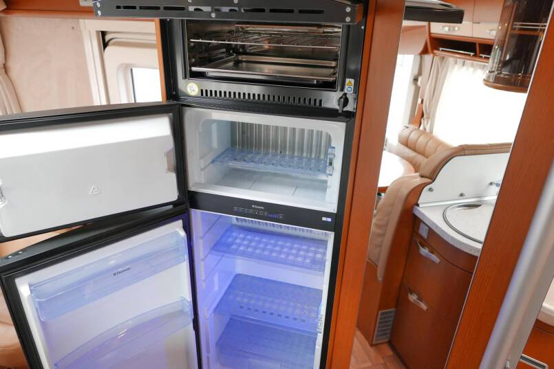 Hymer B 678 Hymer  B 678  AUTOMAAT 3.0 177pk, LEVELSYSTEEM, enkele bedden 27