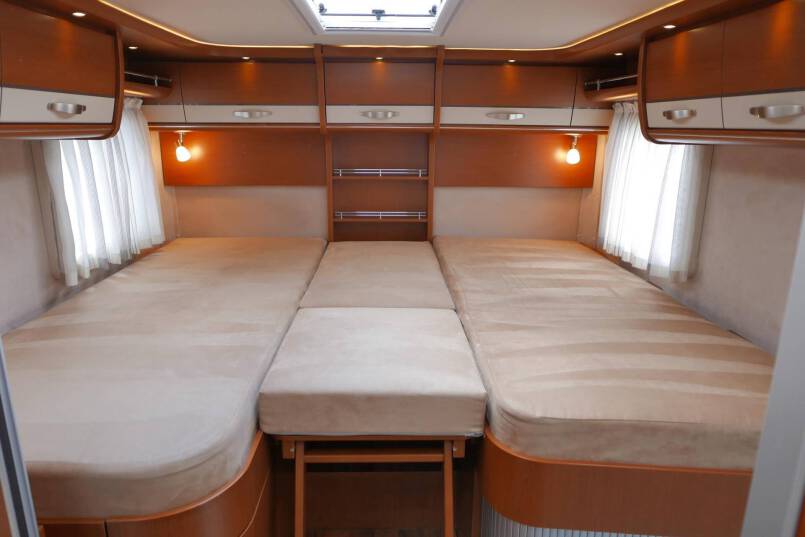 Hymer B 678 Hymer  B 678  AUTOMAAT 3.0 177pk, LEVELSYSTEEM, enkele bedden 31