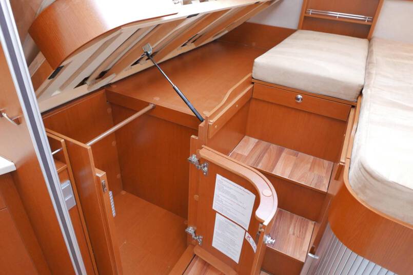 Hymer B 678 Hymer  B 678  AUTOMAAT 3.0 177pk, LEVELSYSTEEM, enkele bedden 33