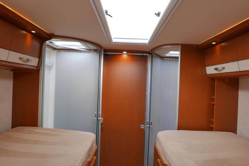 Hymer B 678 Hymer  B 678  AUTOMAAT 3.0 177pk, LEVELSYSTEEM, enkele bedden 35