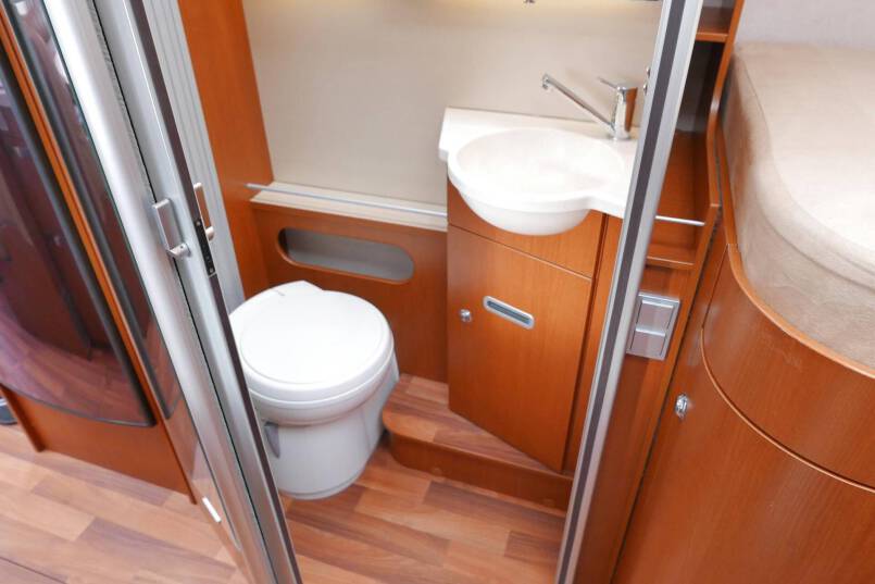 Hymer B 678 Hymer  B 678  AUTOMAAT 3.0 177pk, LEVELSYSTEEM, enkele bedden 39