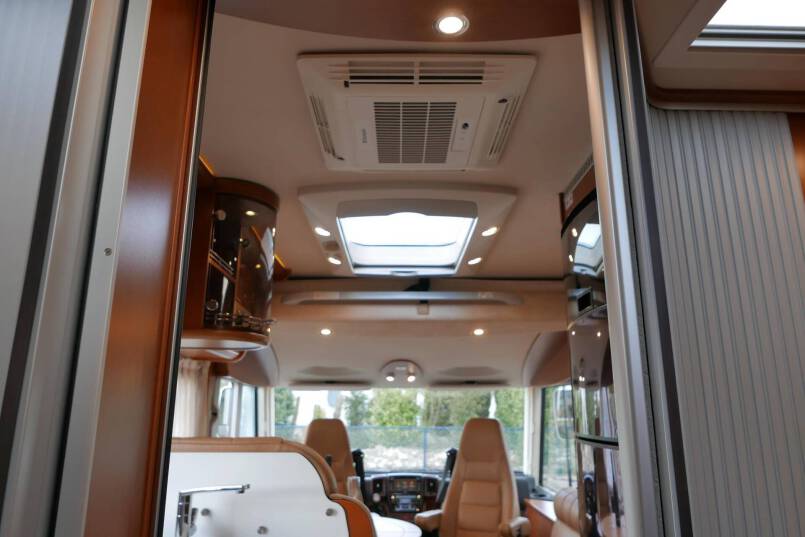 Hymer B 678 Hymer  B 678  AUTOMAAT 3.0 177pk, LEVELSYSTEEM, enkele bedden 41