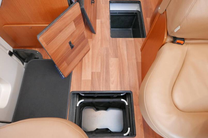 Hymer B 678 Hymer  B 678  AUTOMAAT 3.0 177pk, LEVELSYSTEEM, enkele bedden 44
