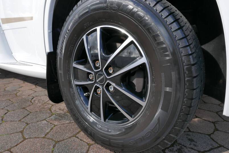 Dethleffs Esprit T 6810 150 PK, AL-KO MAXI, enkele bedden 9