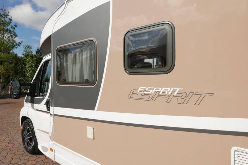 Dethleffs Esprit T 6810 150 PK, AL-KO MAXI, enkele bedden 13