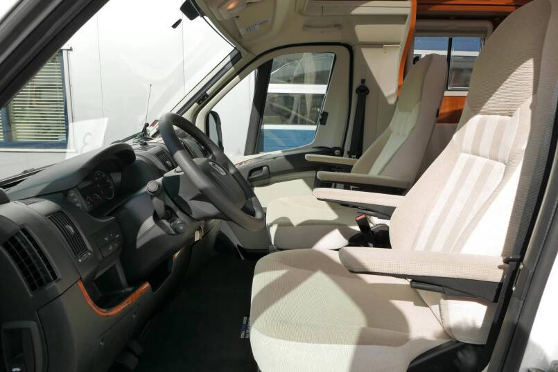 Dethleffs Esprit T 6810 150 PK, AL-KO MAXI, enkele bedden 18