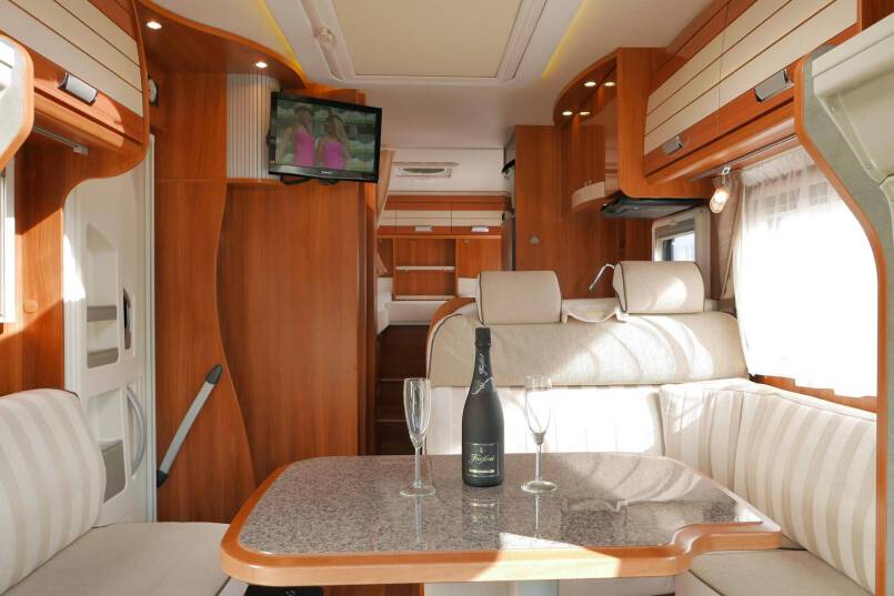 Dethleffs Esprit T 6810 150 PK, AL-KO MAXI, enkele bedden 25