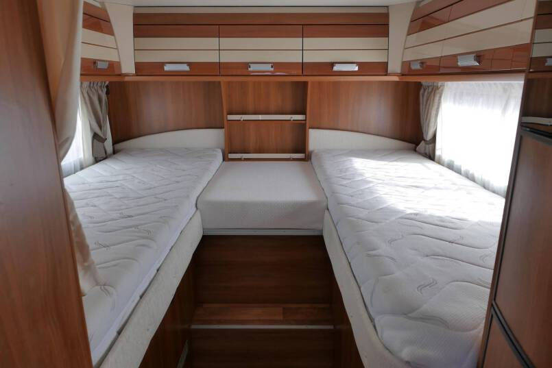 Dethleffs Esprit T 6810 150 PK, AL-KO MAXI, enkele bedden 33