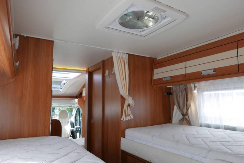 Dethleffs Esprit T 6810 150 PK, AL-KO MAXI, enkele bedden 35