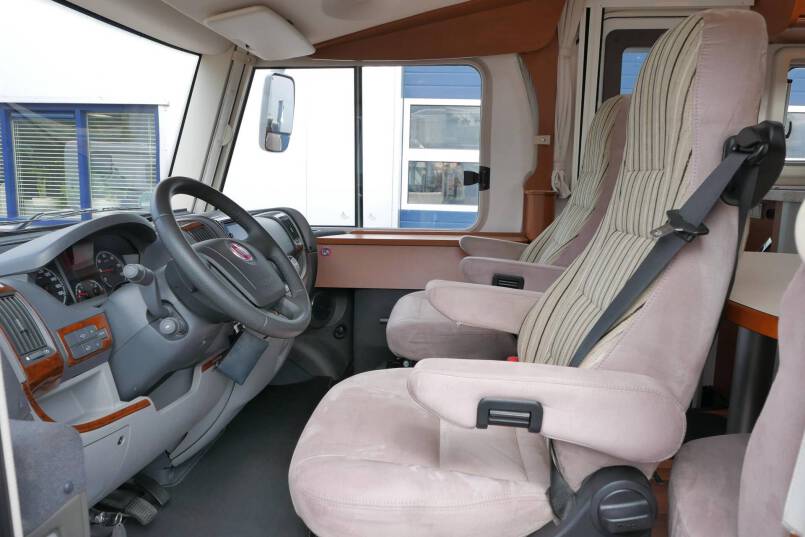 Hymer B 578 3.0 AUTOMAAT, 158 pk, 2 aparte bedden 15