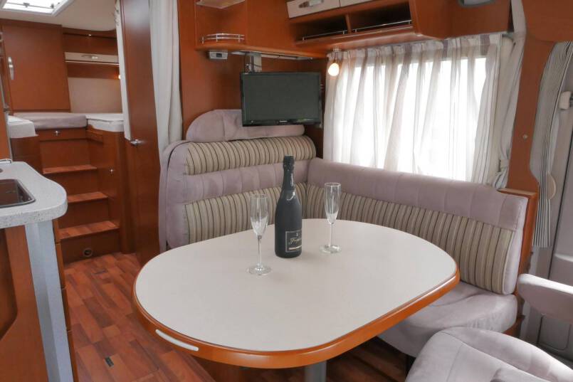 Hymer B 578 3.0 AUTOMAAT, 158 pk, 2 aparte bedden 24