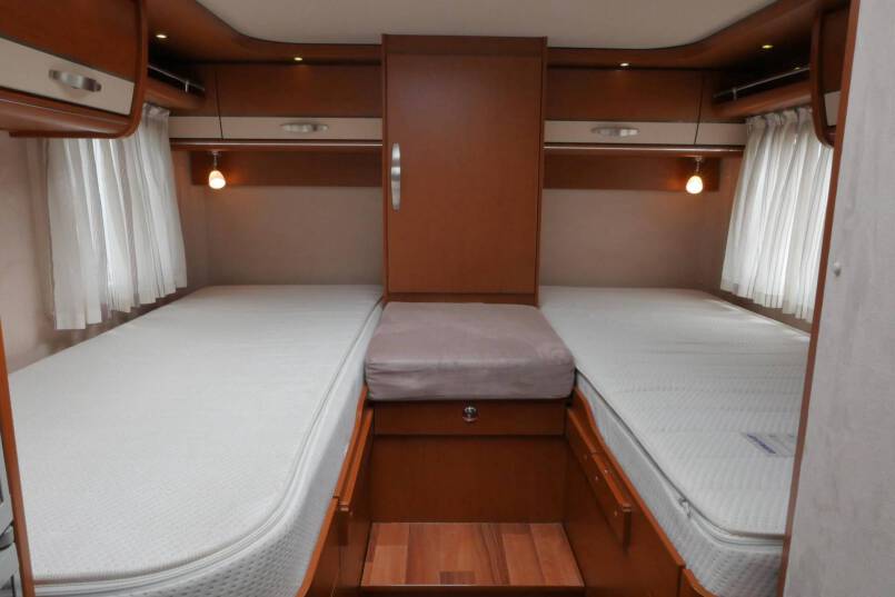 Hymer B 578 3.0 AUTOMAAT, 158 pk, 2 aparte bedden 30