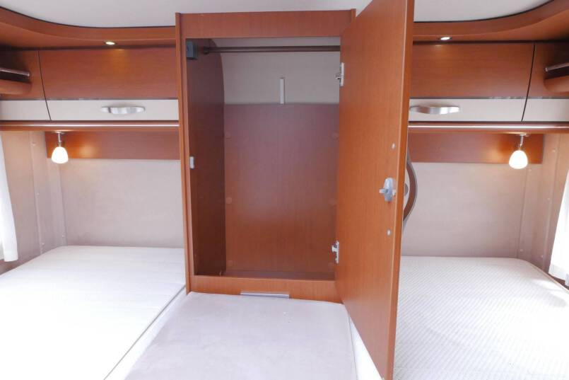 Hymer B 578 3.0 AUTOMAAT, 158 pk, 2 aparte bedden 32