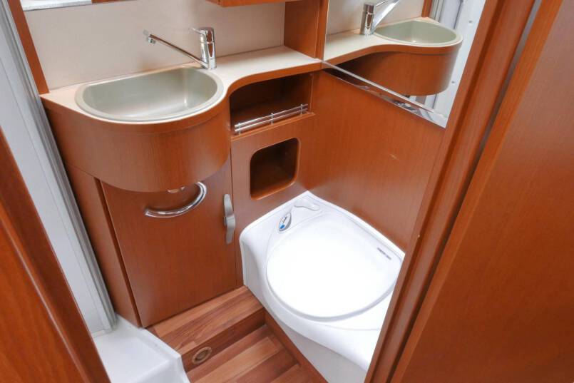 Hymer B 578 3.0 AUTOMAAT, 158 pk, 2 aparte bedden 36