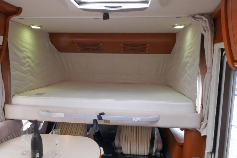 Hymer B 578 3.0 AUTOMAAT, 158 pk, 2 aparte bedden 39