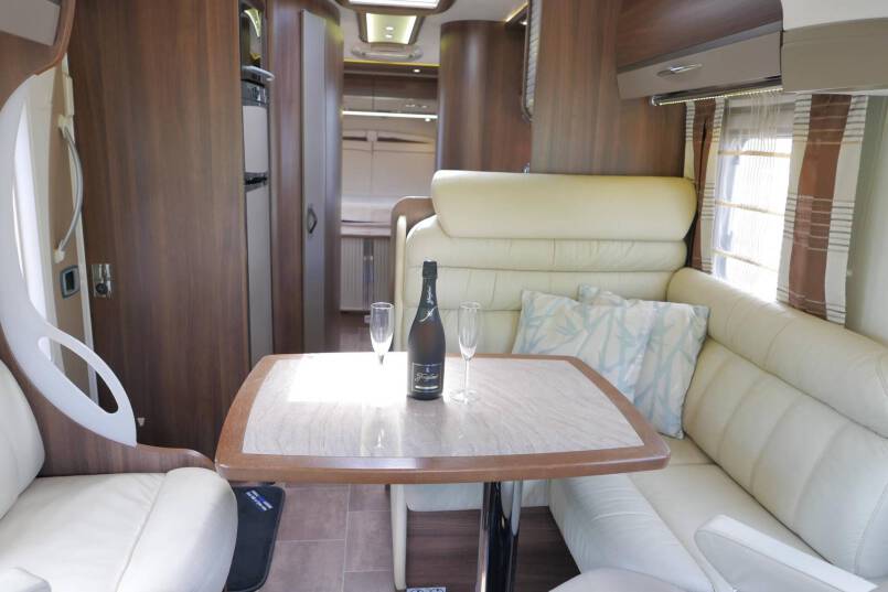 Burstner I 730 Elegance 3.0 AUTOMAAT, queensbed, vol optie 24