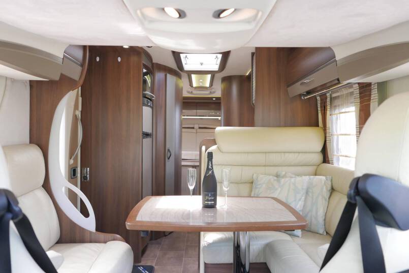 Burstner I 730 Elegance 3.0 AUTOMAAT, queensbed, vol optie 25