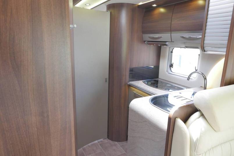 Burstner I 730 Elegance 3.0 AUTOMAAT, queensbed, vol optie 28