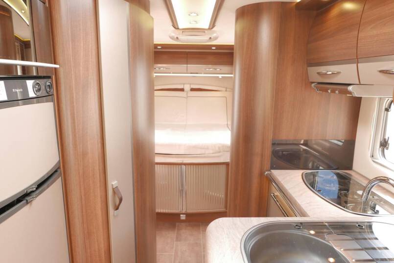 Burstner I 730 Elegance 3.0 AUTOMAAT, queensbed, vol optie 34