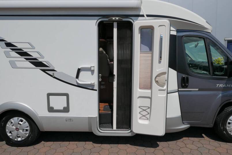 Hymer T 674  Premium 50 edition, 3.0 AUTOMAAT, enkele bedden, Maxi chassis 9